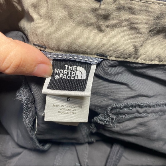 The North Face Womens size 6 Khaki Gray Cargo Hiking Shorts 6.5 inch lightweight - Picture 9 of 13
